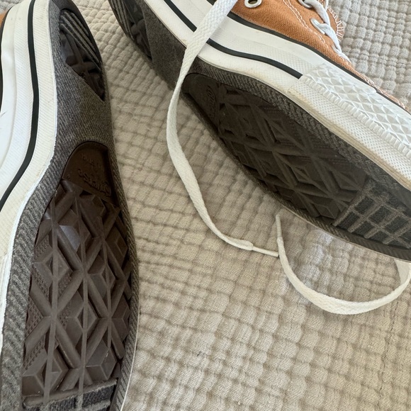 Women’s converse high tops size 8. Gently used. - Picture 3 of 3